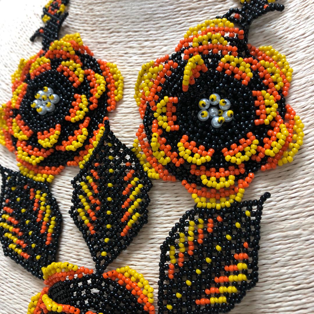 Huichol 3D Flower Necklace (Black/Yellow)