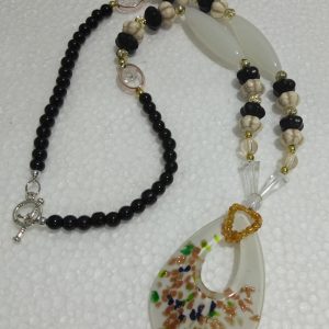 Pendant Necklace (White)