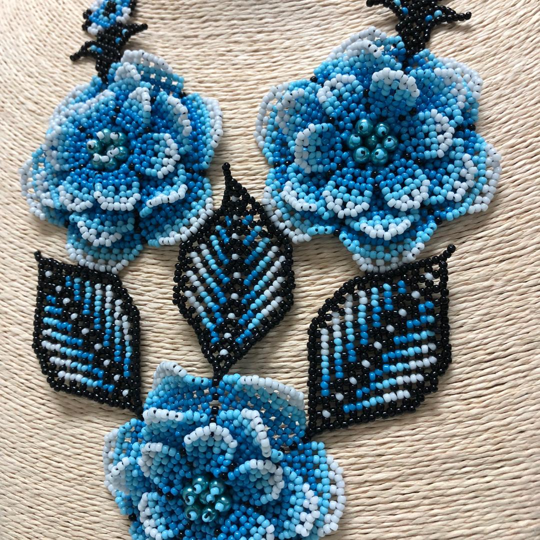 Huichol 3D Flower Necklace (Light Blue/White)
